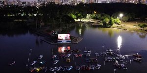 Περίπου 200 άτομα παρακολούθησαν την δοκιμαστική προβολή στον πλωτό κινηματογράφο του Τελ Αβίβ 