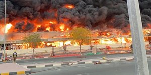 Φωτιά σε εμπορικό στα Ηνωμένα Αραβικά Εμιράτα