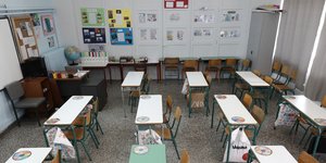 αδεια θρανία