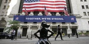 Σημαία στο κτίριο του χρηματιστηρίου της Νέας Υόρκης