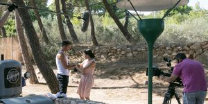 Μιχάλης Λεβεντογιάννης και Μαίρη Μηνά σε γυρίσματα για τη σειρά Αγγελική