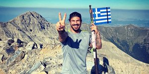Οι εναλλακτικές διακοπές του Ακη Πετρετζίκη