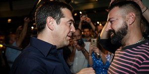 Ο Αλέξης Τσίπρας συζητά με τον Υποχθόνιο 