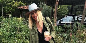 Αννα Βίσση: Περιποιείται το μποστάνι της