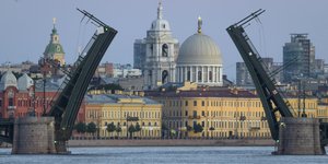 ρωσια ανοιγει γεφυρα 