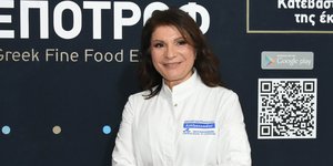 Η Αργυρώ Μπαρμπαρίγου με ποδιά σεφ