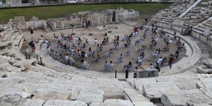 αρχαιο θεατρο καρεκλες