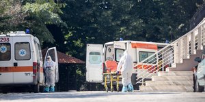 δυο ασθενοφορα
