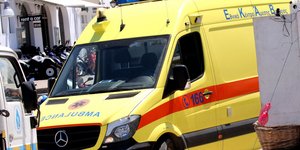ασθενοφορο σε νησι