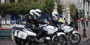 αστυνομικοί σε μοτοσικλέτες