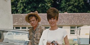 Η Audrey Hepburn με λευκό σύνολο