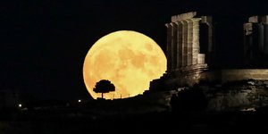 αυγουστιάτικη πανσέληνος στο Σούνιο