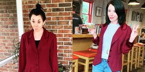 Blogger με κόκκινο σακάκι 