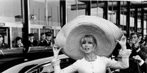 Μπριζίτ Μπαρντό με καπέλο