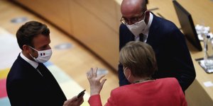 Σαρλ Μισέλ με τους Μακρόν και Μέρκελ
