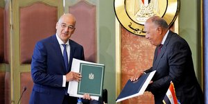 Στιγμιότυπο από την υπογραφή