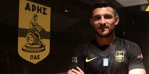 Ο Δημήτρης Μάνος με την φανέλα του Αρη