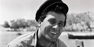 Ο ηθοποιός Δημήτρης Παπαμιχαήλ σε σκηνή από την ταινία «Μανταλένα»