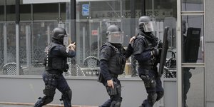 Ενοπλοι αστυνομικοί στη Γαλλία