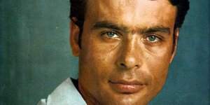 O Γιάννης Πουλόπουλος σε φωτογράφιση