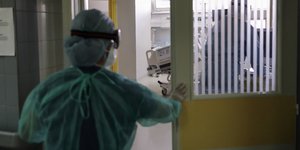 γιατρος πλατη με στολη