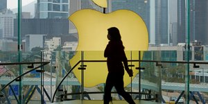 Στα 2 τρισεκατομμύρια δολάρια έφτασε η αξία της Apple