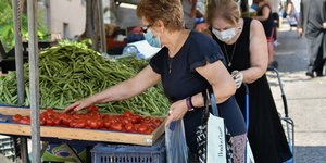 με μασκα στη λαϊκη 