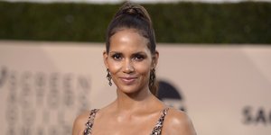 Η Χάλι Μπέρι με φόρεμα στα Όσκαρ