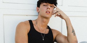 Ο influencer και αστέρας του Tik Tok, Μπρους Χολ