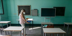 Προετοιμασίες των αιθουσών για το άνοιγμα των σχολείων στην Ιταλία