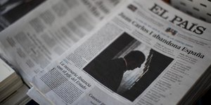 Η φιγούρα του Χουάν Κάρλος στο εξώφυλλο της El Pais