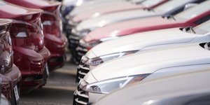 Καινούργια αυτοκίνητα κοκκινα ασημί 