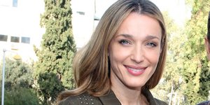 Η Κάτια Ζυγούλη χαμογελά στον φακό 