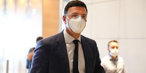 Βασίλης Κικίλιας με μασκα