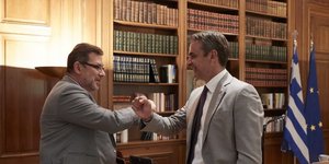 Ο Κυριάκος Μητσοτάκης συναντήθηκε με τον διευθύνοντα σύμβουλο της Pfizer, Άλμπερτ Μπουρλά