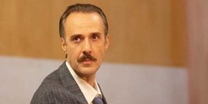 Άγριες Μέλισσες: Αγνώριστος χωρίς το κοστούμι του ο Χρήστος Πλαΐνης