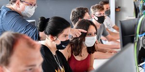 Μαθητές σε σχολείο μάσκα κορωνοϊός