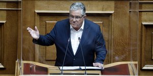 Ο Κουτσούμπας στο βήμα της Βουλής
