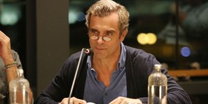 Ο Κωνσταντίνος Μαρκουλάκης με γυαλιά μυωπίας