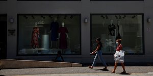 Γυναίκες με μάσκα λόγω κορωνοϊού