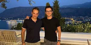 Ο Κυριάκος Μητσοτάκης με τον γιο του, Κωνσταντίνο