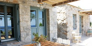 Το πέτρινο σπίτι με θέα στον Λακωνικό