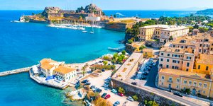 λιμανακι στην κερκυρα