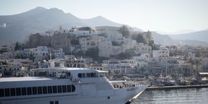 Το λιμάνι της Νάξου