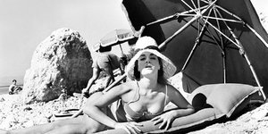 Η Μάρθα Καραγιάννη με μαγιό