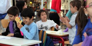 Μαθητές Δημοτικού σχολείου στα θρανία