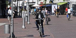 με ποδηλατο και μασκα 