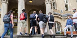 με σακιδια στην πλατη 