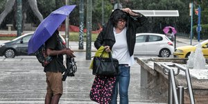 βροχη στην Αθηνα 