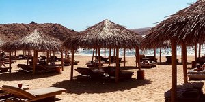 Μυκόνος ξαπλώστρες Alemagou 